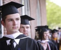 Como investir na carreira? Uma segunda graduação ou pós-graduação?