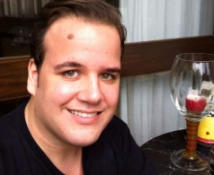 Acadêmico da Aupex cria aplicativo gratuito sobre guia da noite de Joinville