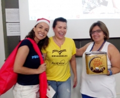 Alunos e professores recebem presente de Natal da diretoria da Aupex
