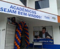 Acadêmicos da Aupex/Unigran recebem boas-vindas em aula inaugural