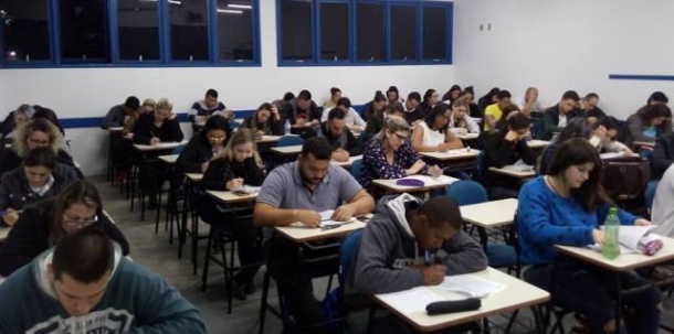Reação da economia brasileira favorece profissionais com ensino superior