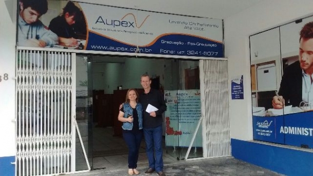 Matrículas na EaD crescem 600% - 1,5 milhão de novos alunos em 2016