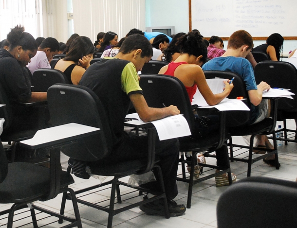 Triste realidade: Um em cada quatro jovens abandona o ensino médio todos os anos