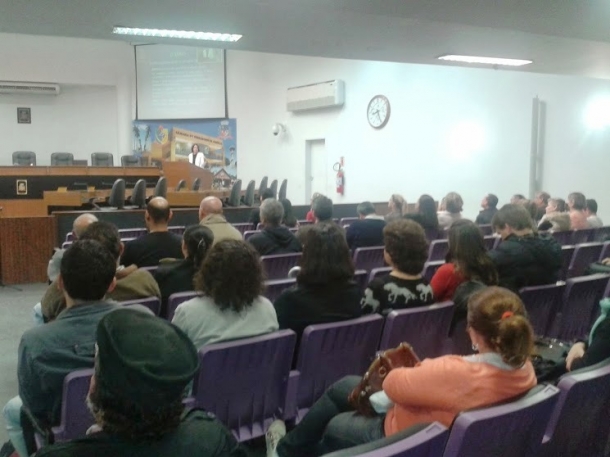 Tutora da Aupex/Uniasselvi faz palestra para a II Feira do EJA
