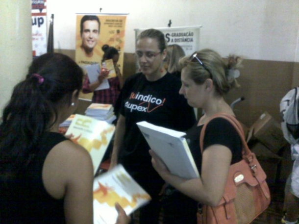 Estande da Aupex atrai centenas de visitantes durante II Feira da EJA