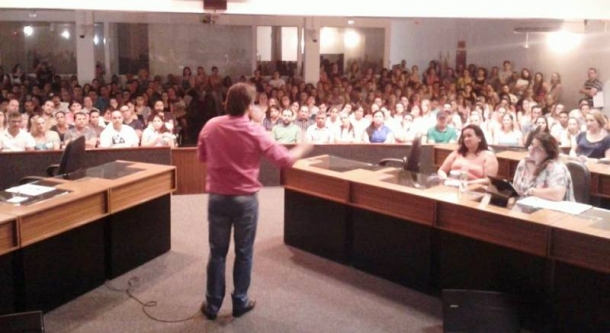 Acadêmicos lotam Câmara de Vereadores na abertura da IV Joia