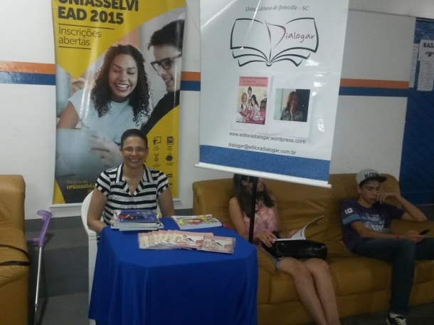 Apresentações do IV Joia: sessão de autógrafos de Miriam Rocha