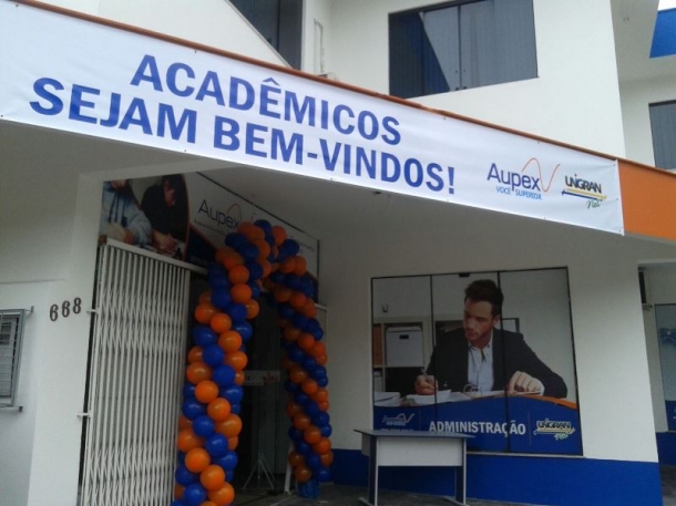 Acadêmicos da Aupex/Unigran recebem boas-vindas em aula inaugural