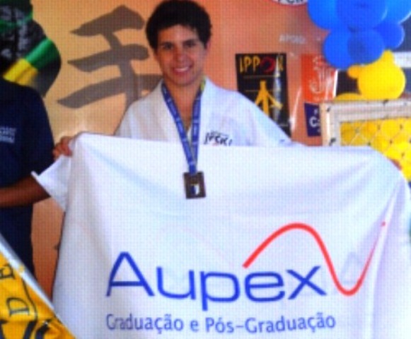 Estudante patrocinado pela Aupex conquista título de destaque no Karatê