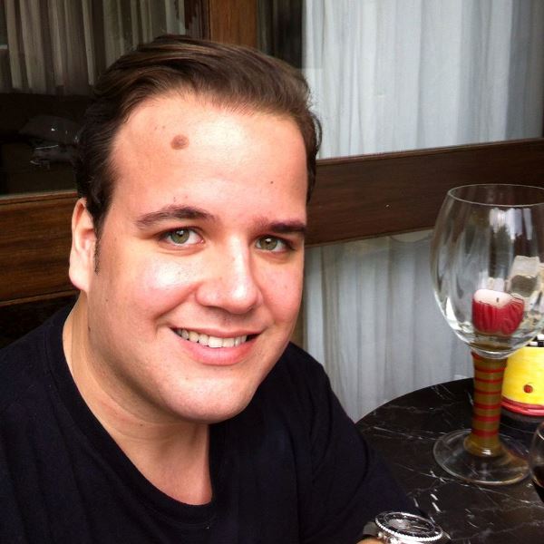 Acadêmico da Aupex cria aplicativo gratuito sobre guia da noite de Joinville